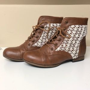 Lace Detailed Boots
